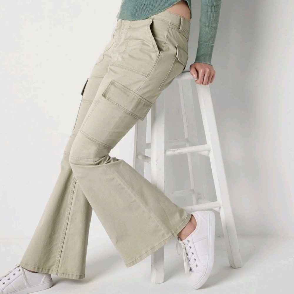 Arizona Women's Low Rise Flare Cargo Pant-Junior Size 5